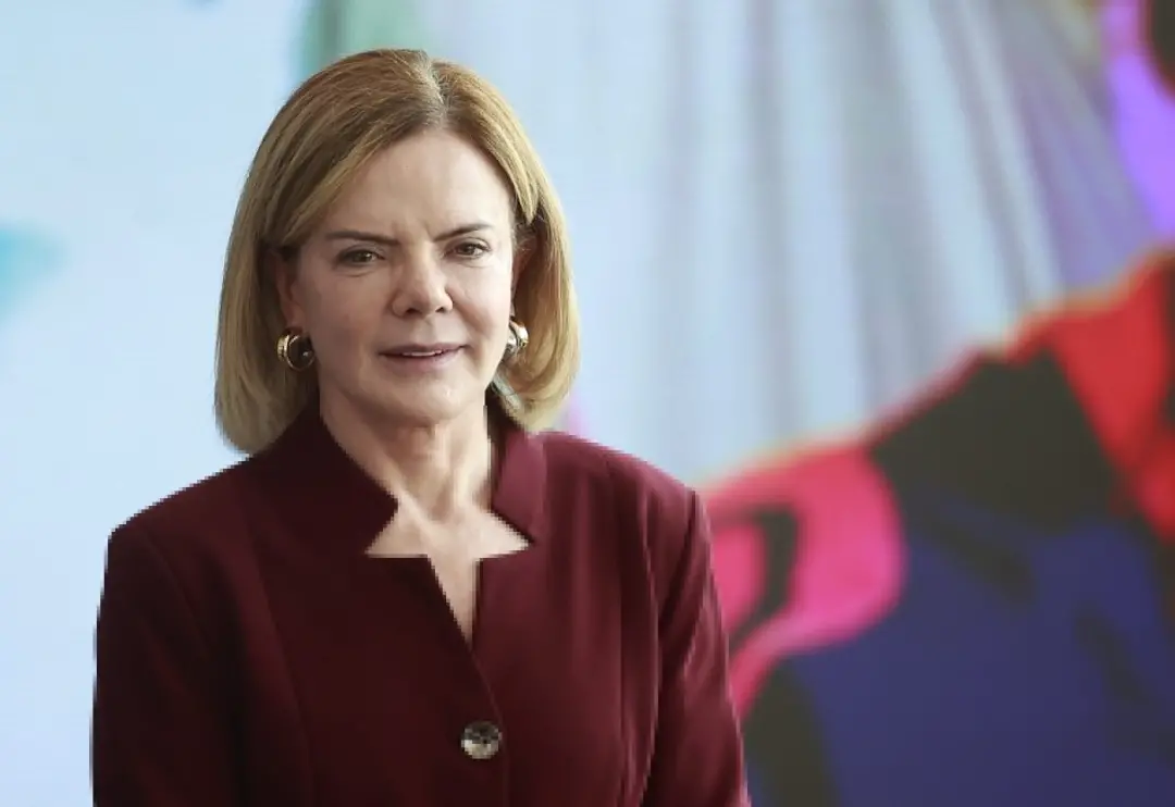 Gleisi Hoffmann não foi eleita senadora pelo Paraná, mesmo com 1.464.920 votos nas urnas apuradas. O fato mostra a comp…