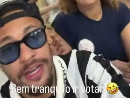 Neymar votou com a camisa do Santos no litoral paulista no domingo. É bom ver o jogador se mobilizando em algo que vai …