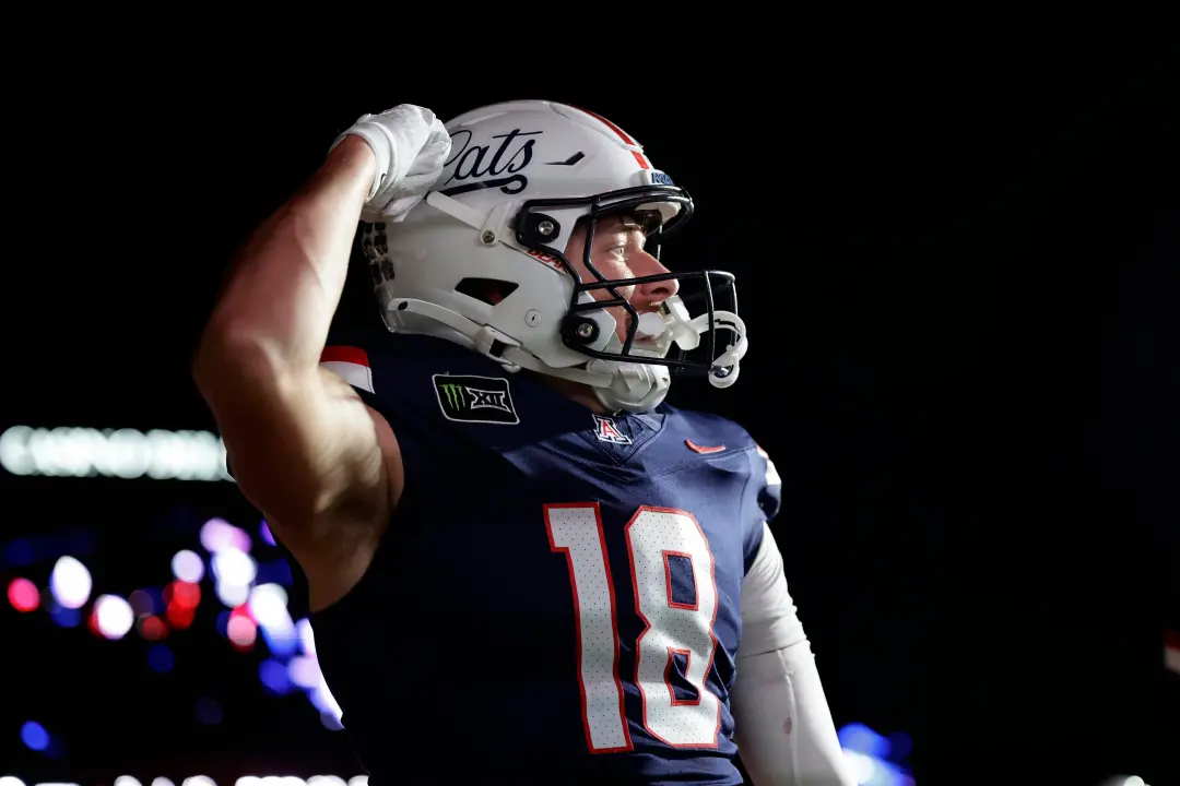 Arizona ganhou de Cincinnati por 34 a 7, sendo a primeira vitória da conferência da temporada. O bloqueio de corrida ti…