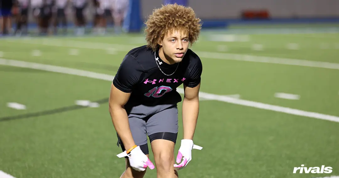 Man Robinson se comprometeu com a Florida State, entrando como terceiro commit da classe de 2028. Escolheu o time por s…