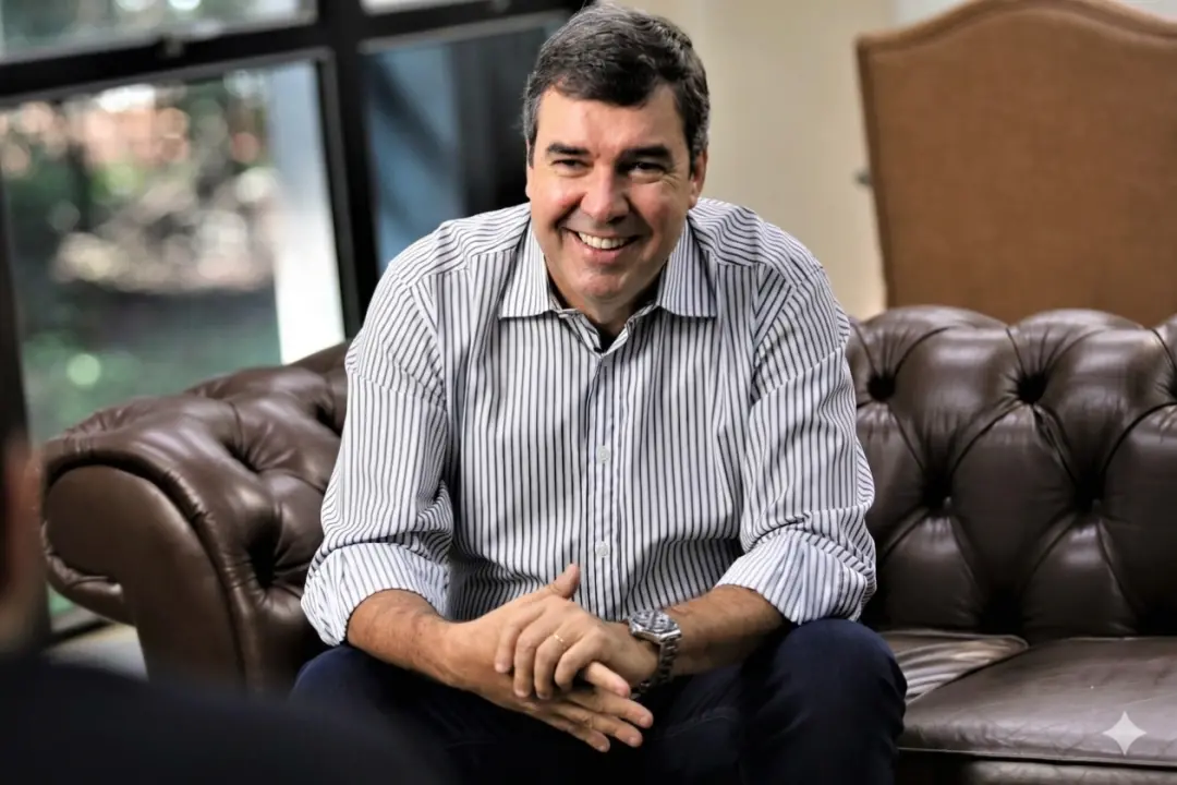 Eduardo Riedel foi reeleito governador de Mato Grosso do Sul, garantindo mandato até 2030. É um ciclo que segue com a g…