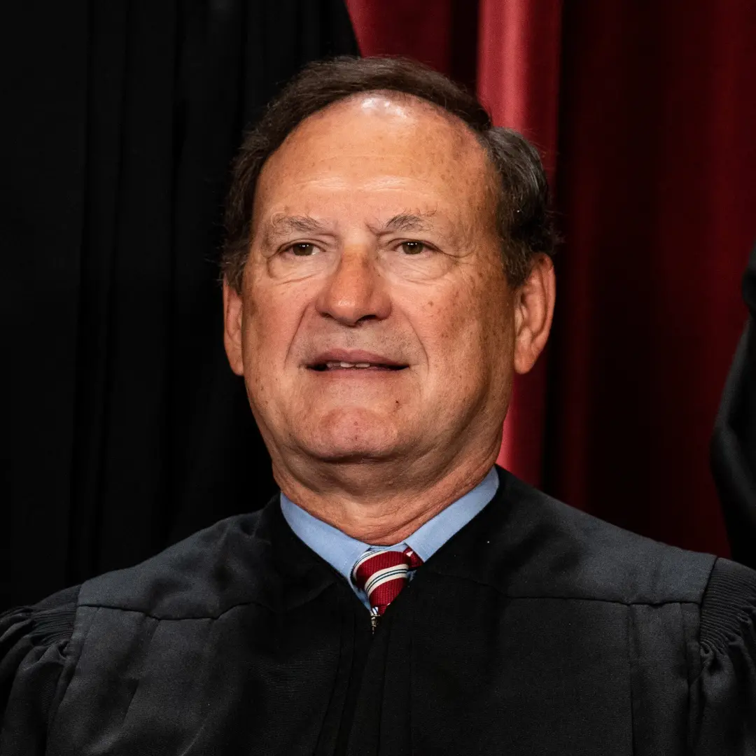 Justice Alito, aos 76 anos, disse a um programa de notícias que pondera anualmente se deve se aposentar. A possibilidad…