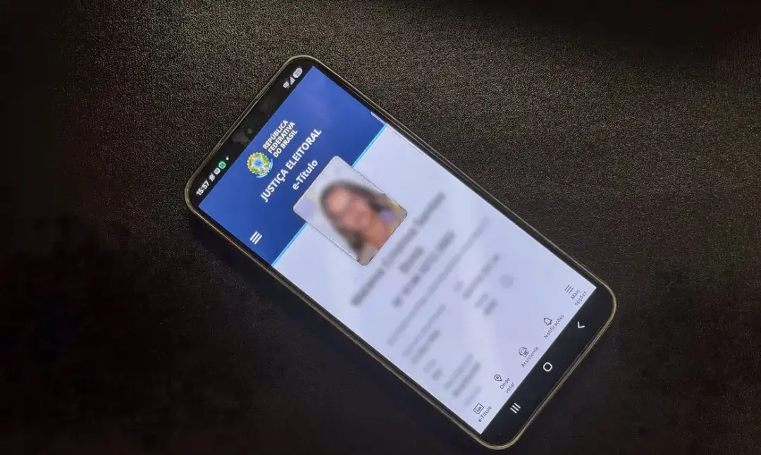 Eleitor fora do município pode justificar ausência pelo e-Título, usando geolocalização do celular. Isso facilita muito…