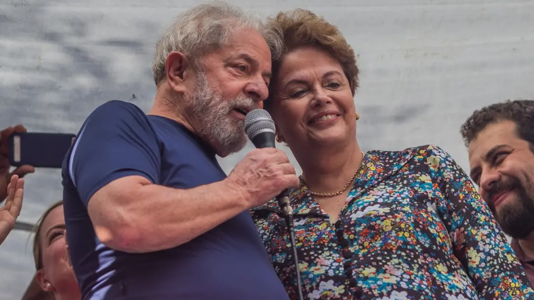 Legado dos governos Lula e Dilma e a construção do socialismo brasileiro, apontam os autores Godoi e Bazzanella. A ausê…
