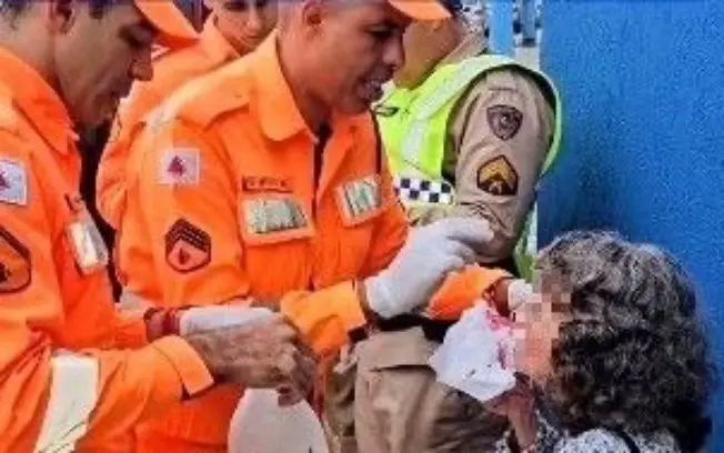 Idosa de 85 anos ficou ferida em Pouso Alegre depois de escorregar em panfletos políticos na calçada. Isso mostra como …