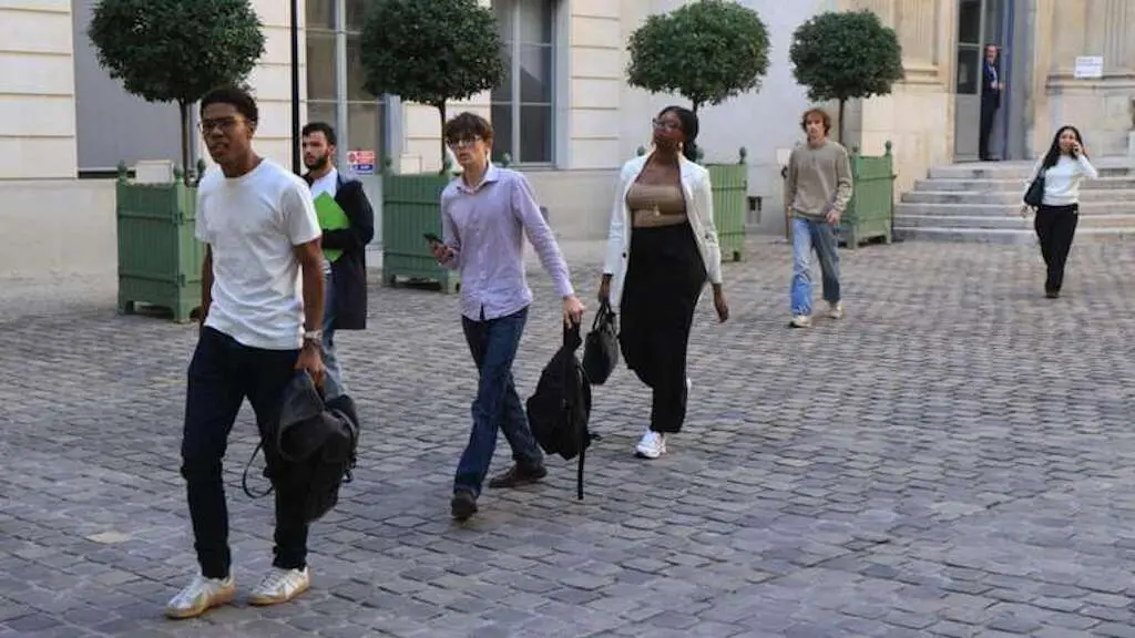 Entre 400 e 500 escolas de ensino médio devem ficar fechadas na França devido aos protestos estudantis. A persistência …