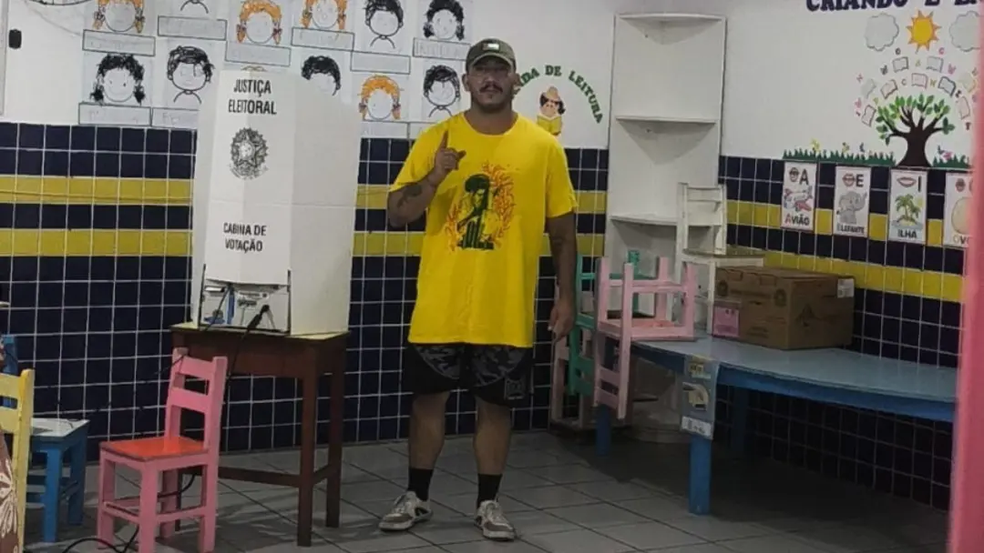 Ieri Braga PCO votou no Colégio Maria Ester II, no Parque Dois Irmãos, em Fortaleza. O fato é que ele compareceu ao loc…