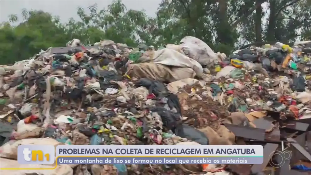 Centro de coleta em Angatuba acumula montanha de lixo a céu aberto. A mudança para caminhões de compactação, por proble…