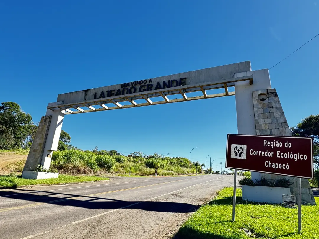 Lajeado Grande, em Santa Catarina, apurou 100% dos votos em 13 minutos nas Eleições 2026. A agilidade mostra um process…