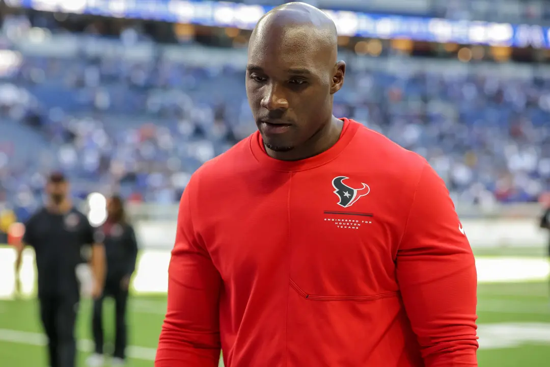 Houston Texans caíram para os Dallas Cowboys em casa, perdendo o quarto jogo consecutivo. A defesa tem falhado nos mome…