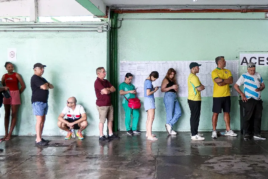 Oitenta por cento dos locais de votação registraram filas no domingo até as 14h. Isso mostra um problema de organização…