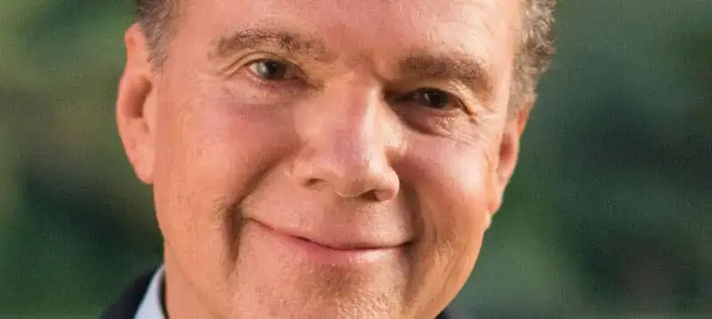 Michael Guillen, ex-professor de Harvard, sugere que o paraíso bíblico pode estar além do Horizonte Cósmico. A ideia us…
