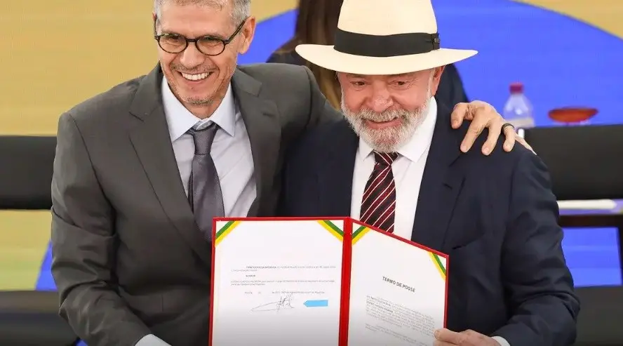 Sidônio Palmeira disse que Lula vai nos debates contra Flávio Bolsonaro se rolar segundo turno em 2026. Acredito que a …