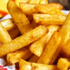 Batata frita sequinha tem truque para fazer em casa. É possível conseguir a textura perfeita sem óleo em excesso, e iss…