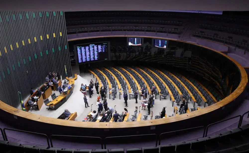 Goiás terá 17 cadeiras na Câmara dos Deputados em 2027. A distribuição proporcional mantém São Paulo com as 70 vagas, e…