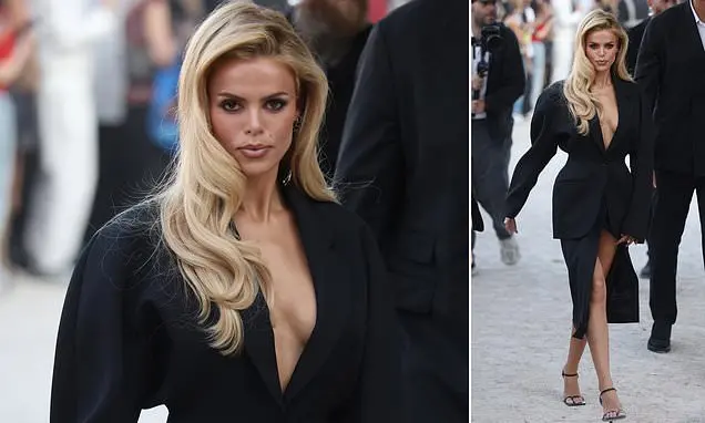 Brooks Nader chegou ao desfile Mugler Paris Fashion Week em Paris com um terno preto escuro. A presença dela chama a at…
