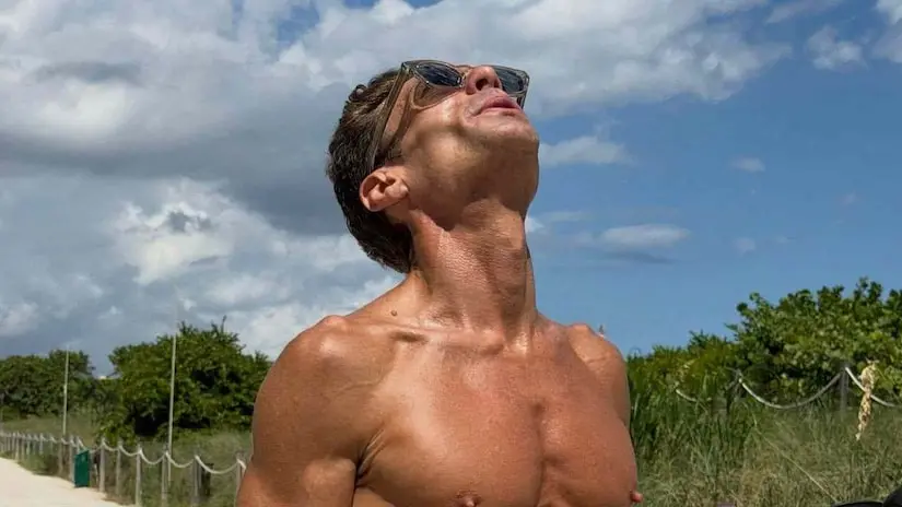 Ryan Seacrest postou uma foto dele em dia de folga, tirada enquanto pedalava. Curto que ele use o tempo livre pra se cu…