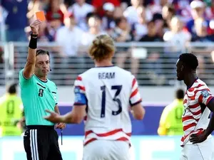 Claus defende a expulsão na Copa e menciona a polêmica com Trump dizendo que o assunto foge da esfera dele. A gente pon…