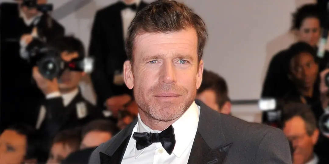 Taylor Sheridan faz estreia como roteirista em Sicario, em 2015, antes de Yellowstone. O filme foi um sucesso neo-weste…