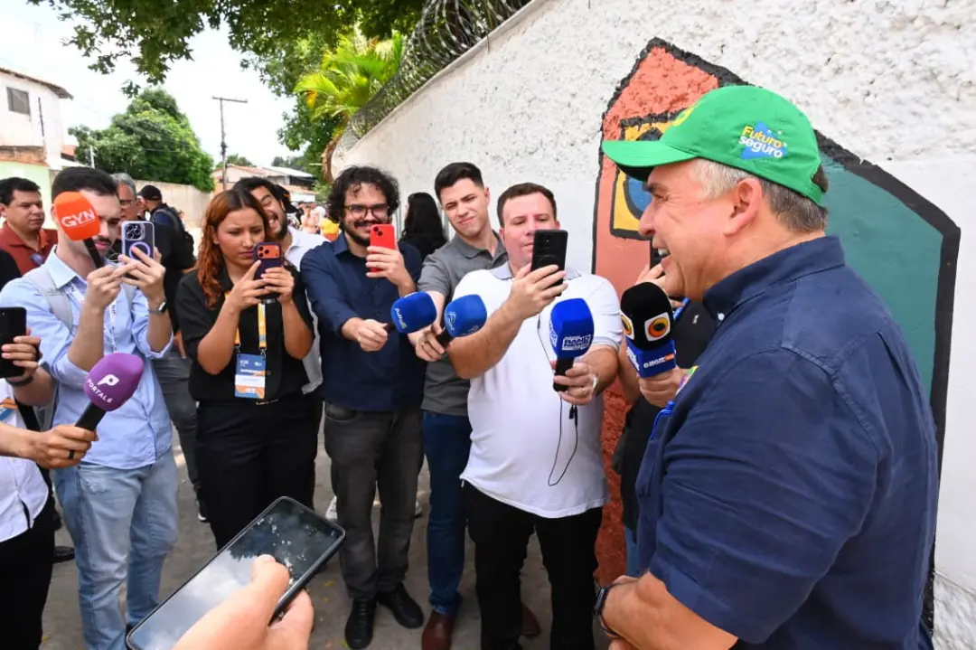 Sandro Mabel avalia que Ronaldo Caiado deve apoiar Flávio Bolsonaro no segundo turno. A tendência, segundo ele, é por c…