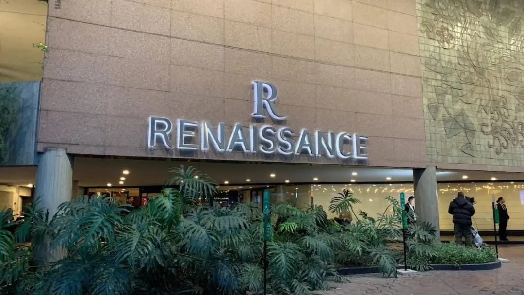 Renaissance São Paulo Hotel recebe Lula e equipe para acompanhar apuração do primeiro turno às 17h50. É bom ver esse mo…