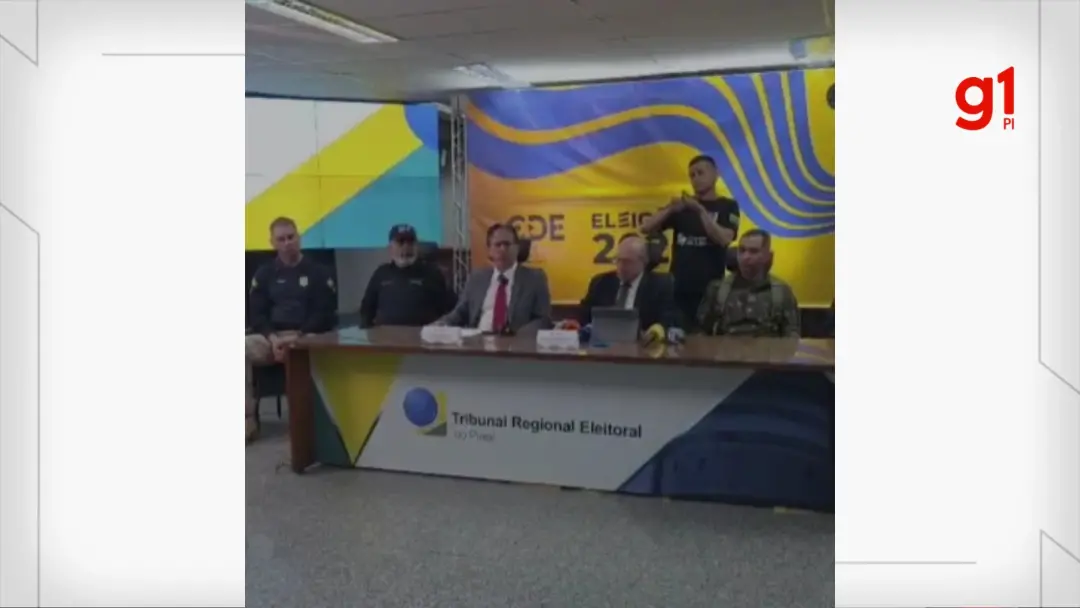 R$ 3,1 mil e eleitores ilegais em Barro Duro, Sul do Piauí. O motorista foi preso em flagrante junto com adesivos de ca…