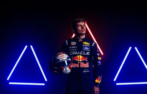 Max Verstappen venceu sua primeira corrida na temporada, no GP do Bahrein, na Malásia. A vitória veio após muita agitaç…
