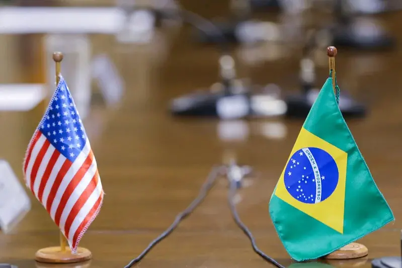 Apenas 13% dos brasileiros nos Estados Unidos são aptos a votar nas eleições brasileiras, com cerca de 250 mil pessoas …