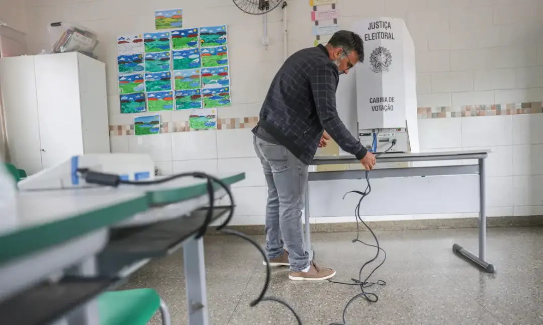 478 ocorrências de suspeita de crimes eleitorais foram registradas entre sábado e domingo, sendo a propaganda irregular…