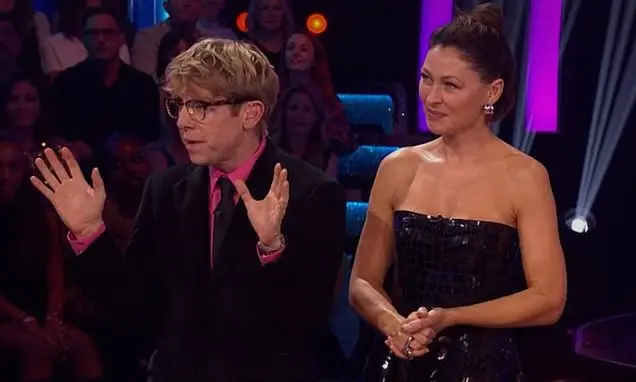 Motsi Mabuse defendeu os novos apresentadores do Strictly, após fãs notarem tensão com Josh Widdicombe. É importante qu…