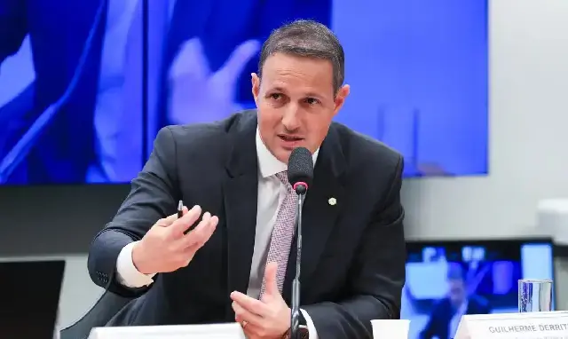 Guilherme Derrite comentou otimismo com Flávio Bolsonaro na disputa pela Presidência durante votação em São Paulo. A se…
