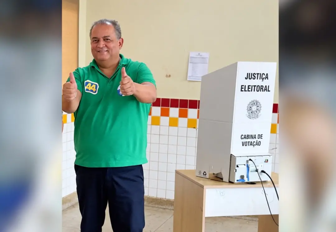 Eduardo Gomes votou em Palmas domingo, acompanhado do filho e da Dorinha. É sempre interessante ver o movimento polític…