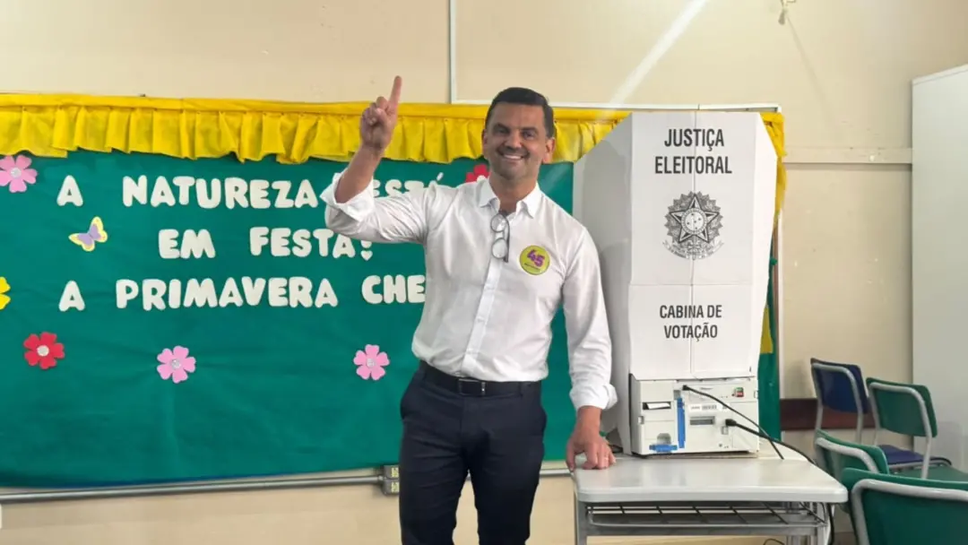 Marcelo Maranata votou em Guaíba, acompanhado da esposa Deisi Maranata. Ele disse que os debates ajudaram a falar com o…