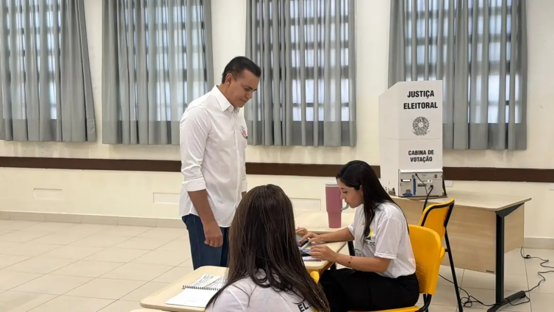 Ataídes Oliveira do Novo votou no Colégio Marista em Palmas na manhã deste domingo. A declaração dele sobre a responsab…