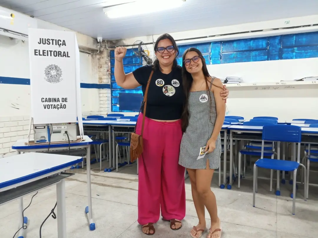 Professora Camila da UP votou em Vitória de Santo Antão no domingo na Escola Técnica Estadual José Joaquim da Silva Fil…