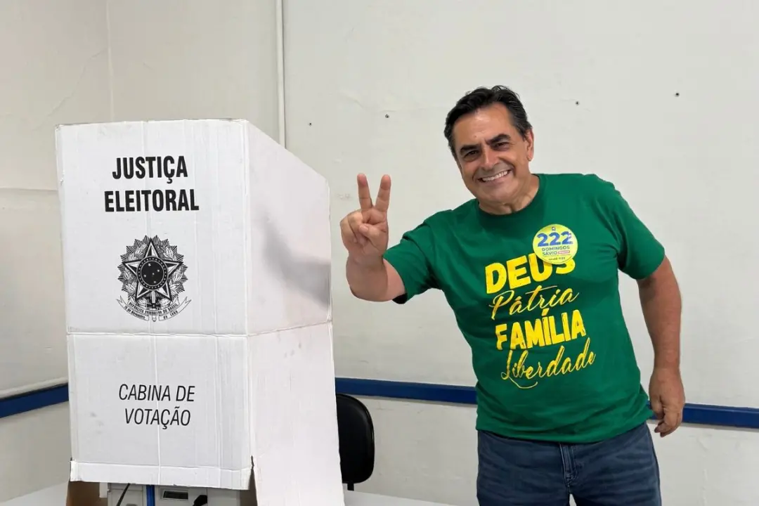 Domingos Sávio PL votou em Divinópolis no Colégio Roberto Carneiro. A crítica dele ao STF sobre a lei não ser igual par…