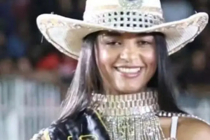 Ana Beatriz Araújo, a Rainha de Rodeio de Almas, morreu aos 22 anos depois de ser atingida por um raio em Tocantins. É …