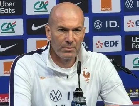 Zidane disse que tira o chapéu para Cristiano Ronaldo ao reconhecer sua grande carreira. É importante ver o respeito en…