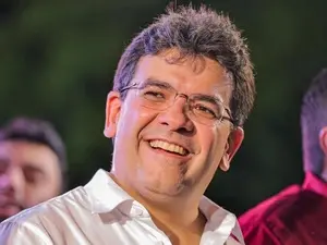Rafael Fonteles foi reeleito como governador em 2026, sendo o mais bem votado. A polarização política mostra como a von…
