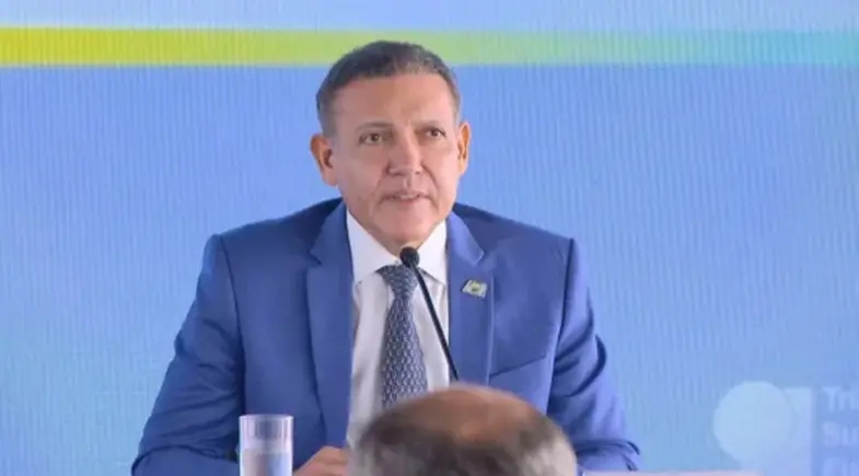 1.121 urnas foram trocadas até as 13h, segundo Kassio Nunes Marques, representando 0,2% do total. Parece que o continge…