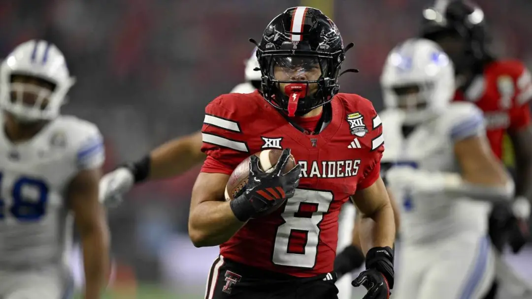Cameron Dickey, do Texas Tech, teve seus raios negativos e a lesão é provavelmente uma distensão de tornozelo alto. É m…