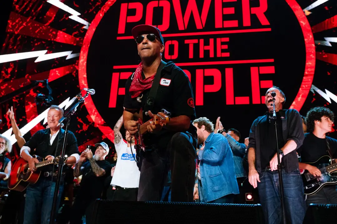Estrelas como Springsteen e Dave Matthews se juntaram no Merriweather Post Pavilion em Maryland em um festival pelo amo…