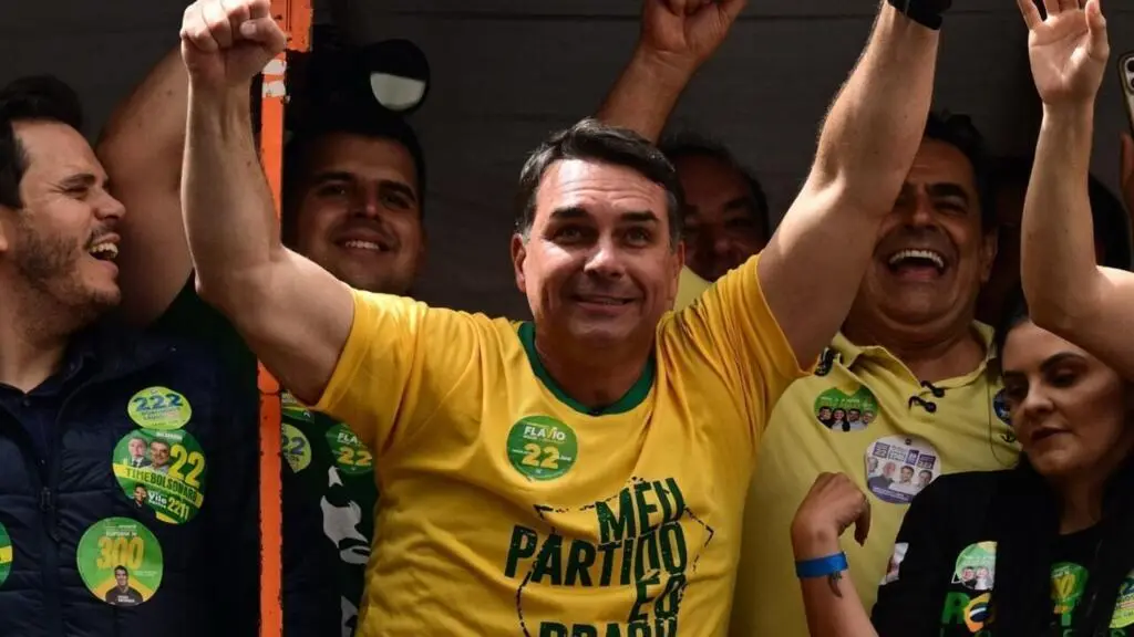 Flavio Bolsonaro fala sobre como quer mudar o país em conversa com Henrique Tavares Furtado na France 24. Ponderando as…