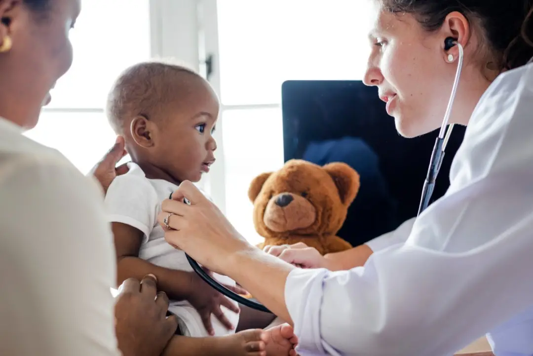 Pediatria enfrenta desafios complexos no século 21, como a necessidade de o profissional ser disponível 24 horas por di…