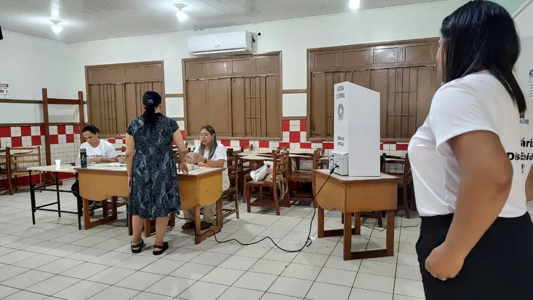 Sete urnas foram trocadas no Acre por falhas, três em Rio Branco e quatro no interior. Essas substituições mostram a co…
