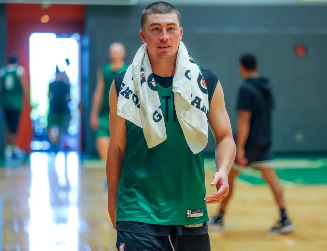 Celtics treinam em Charleston, Carolina do Sul, em parte do acampamento de pré-temporada. Mudar o ambiente assim ajuda …