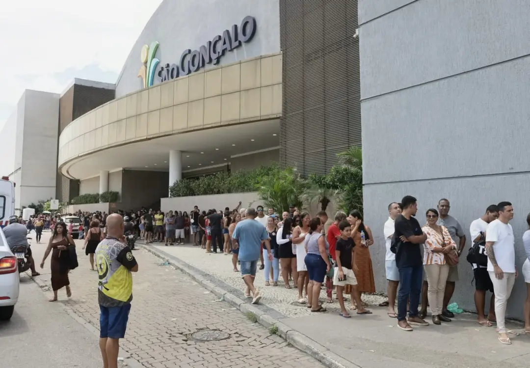 Filas grandes no Rio e lentidão em São Paulo durante votação. A necessidade de digitar 19 algarismos e registrar seis e…
