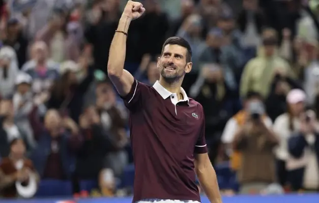 Novak Djokovic derrotou Alexander Zverev em Pequim, garantindo a 32ª vitória consecutiva no ATP 500. A sequência invict…
