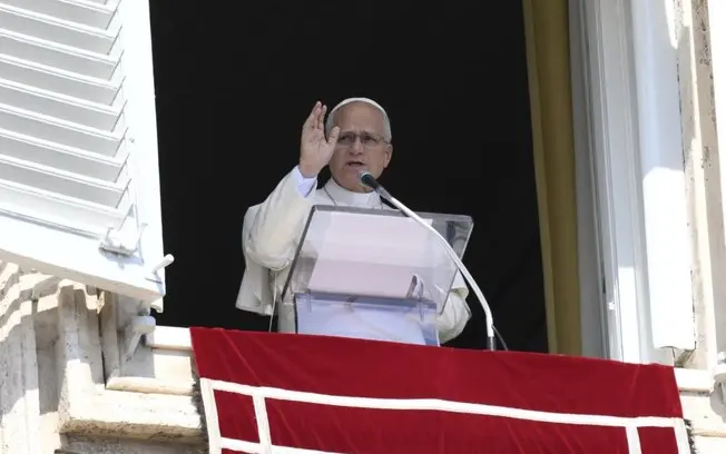 No dia do primeiro turno das eleições de 2026, o Papa Leão XIV enviou uma mensagem em português pedindo paz. Ele relemb…