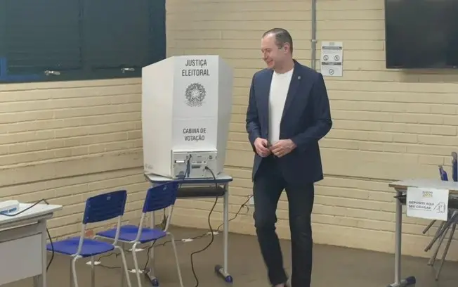 Lago Sul, Brasília. Ministro Cristiano Zanin votou no primeiro turno das eleições de 2026. A presença de membros do STF…
